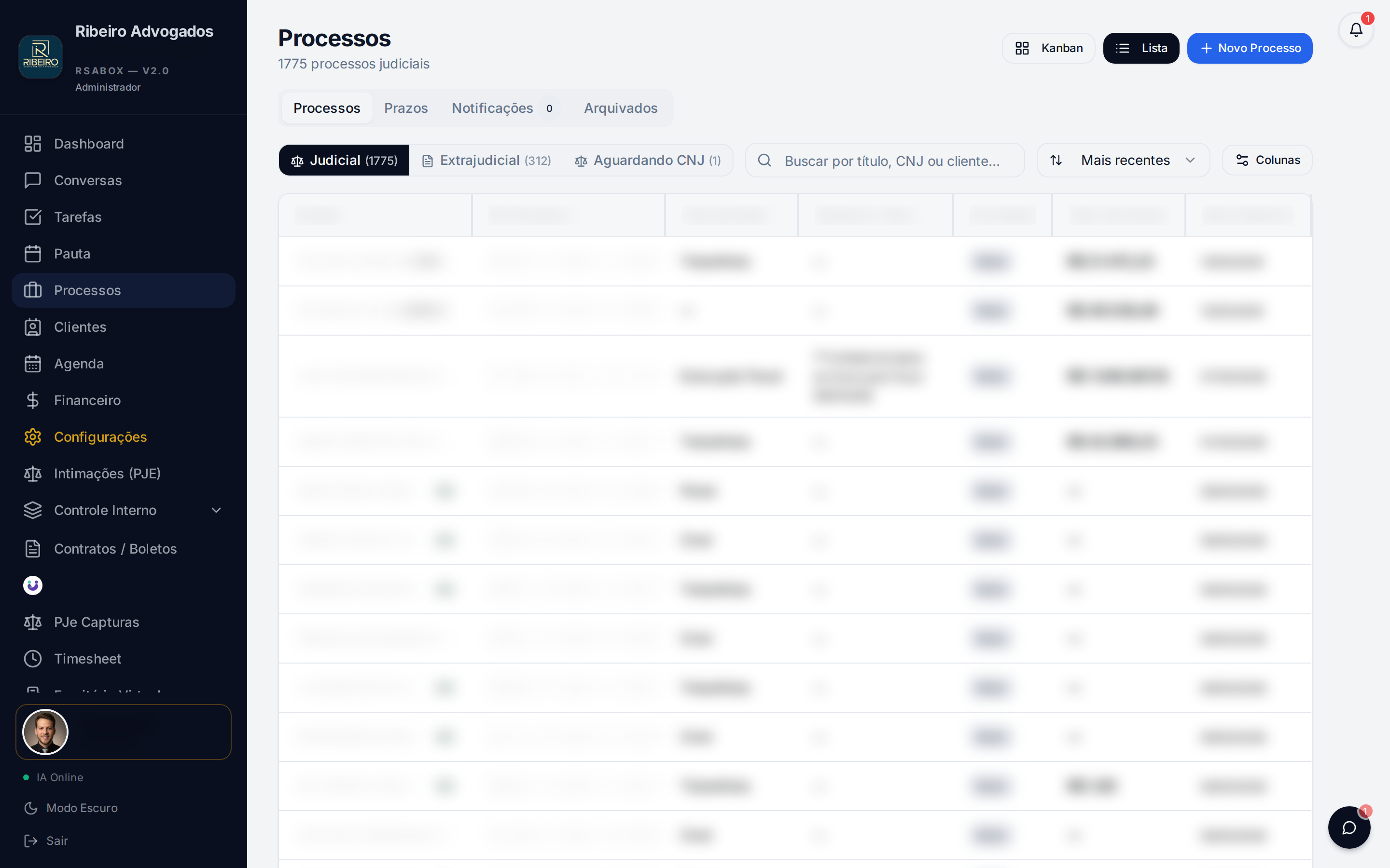Tela de processos do RSABOX com indicador de sincronização DataJud ativo, lista de processos com últimas publicações e status de prazo